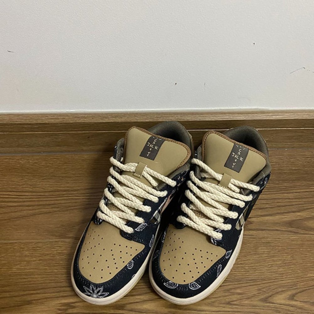 Nike Low Top Color Blocked Unisex Sneakers